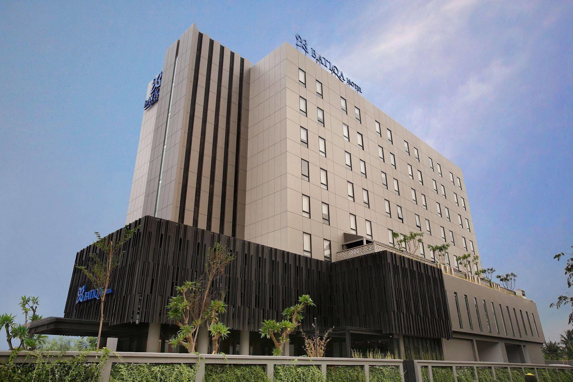 Batiqa Hotel Jababeka Cikarang Exterior photo